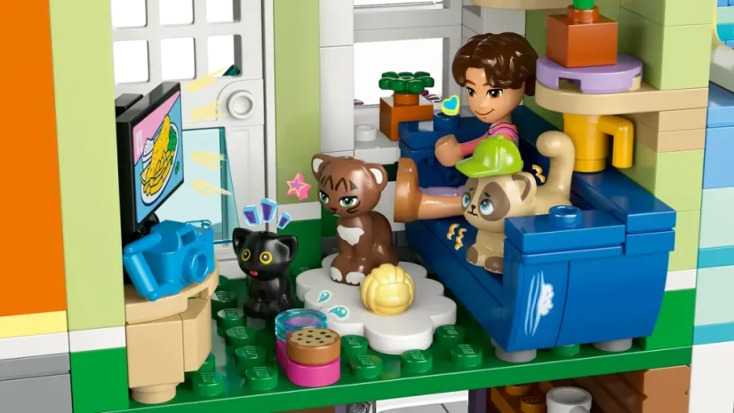 LEGO® Friends 42670 Apartmány a obchody v městečku Heartlake