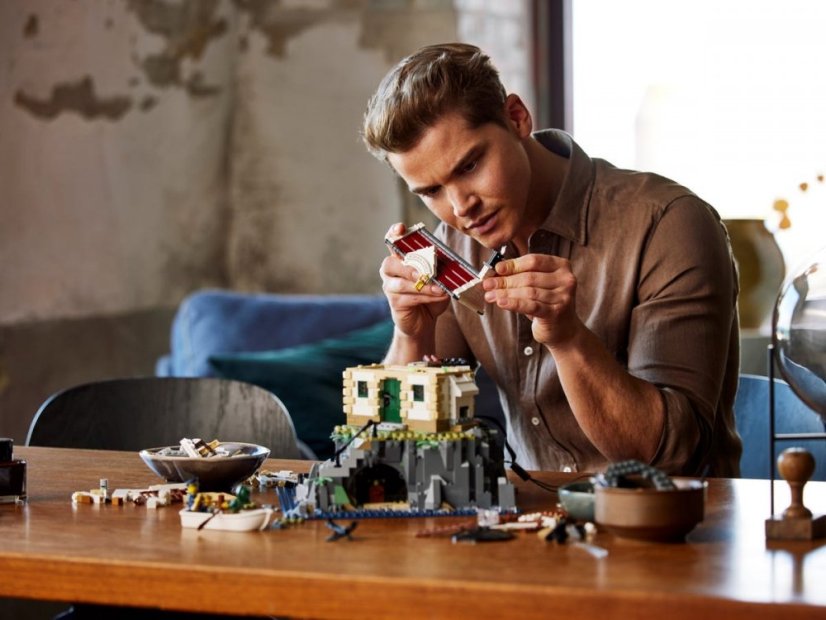 LEGO® Ideas 21335 Motorized Lighthouse