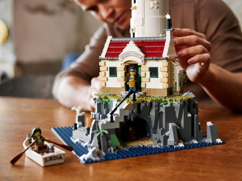 LEGO® Ideas 21335 Motorized Lighthouse