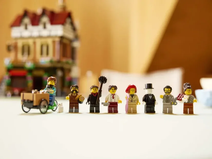 LEGO® Icons 10350 Dům na rohu v tudorovském stylu