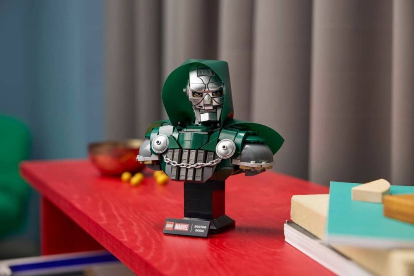 LEGO® Marvel 76345 Popiersie Doktora Dooma