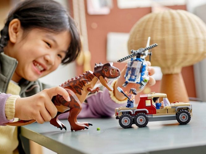 LEGO® Jurassic World 76941 Dinosauria naháňačka s carnotaurom