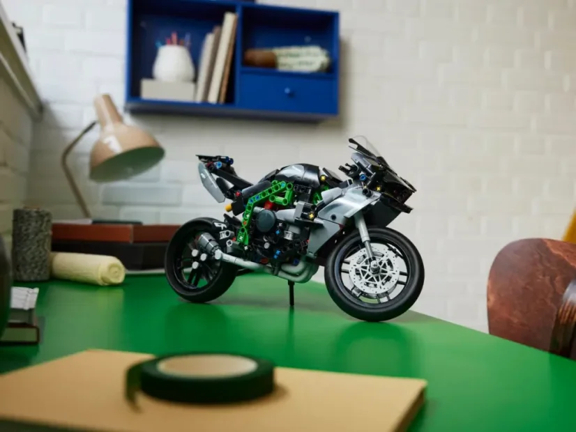 LEGO® Technic 42170 Kawasaki Ninja H2R
