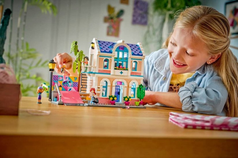LEGO® Friends 42687 Dom rodzinny Liann