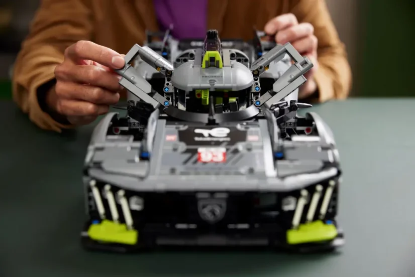 LEGO® Technic 42156 PEUGEOT 9X8 24H Le Mans Hybrid Hypercar