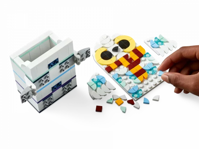LEGO® DOTS 41809 Pojemnik na długopisy w kształcie Hedwigi™