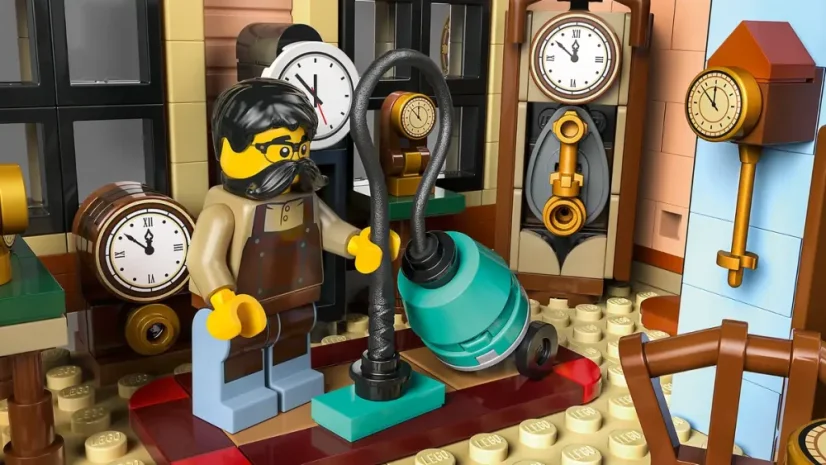LEGO® Icons 10350 Dům na rohu v tudorovském stylu