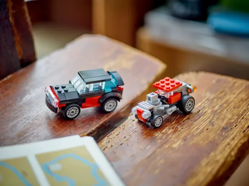 LEGO® Creator 31146 Náklaďák s plošinou a vrtulníkem