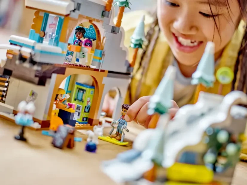 LEGO® Friends 41756 Lyžařský resort s kavárnou
