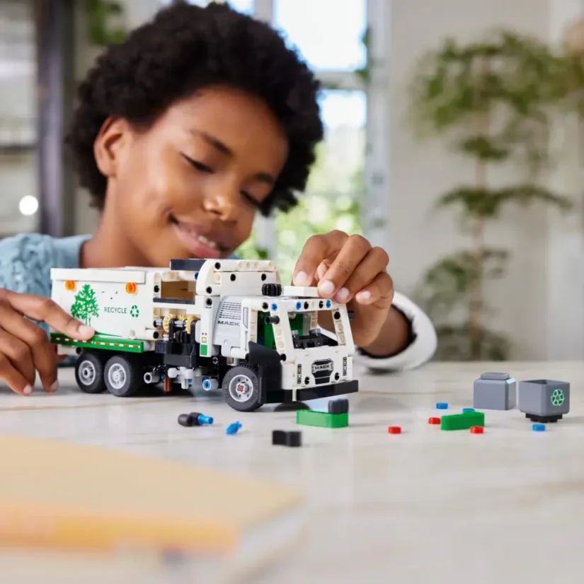 LEGO® Technic 42167 Smetiarske auto Mack® LR Electric