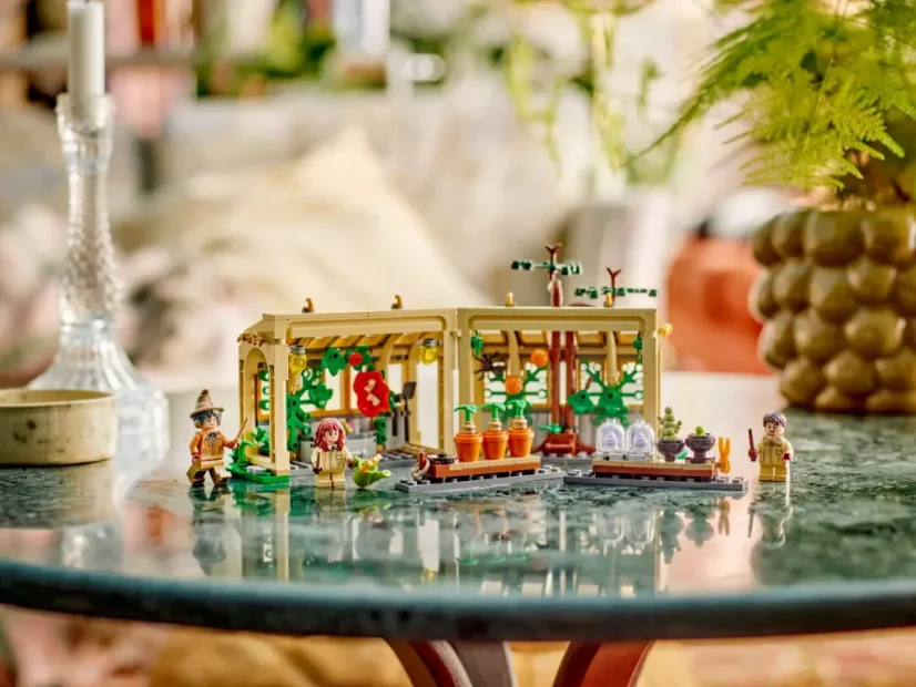 LEGO® Harry Potter™ 76445 Bradavický hrad Hodina bylinkářství
