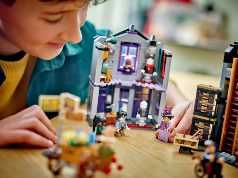 LEGO® Harry Potter™ 76439 Ollivanderův obchod a Obchod madame Malkinové