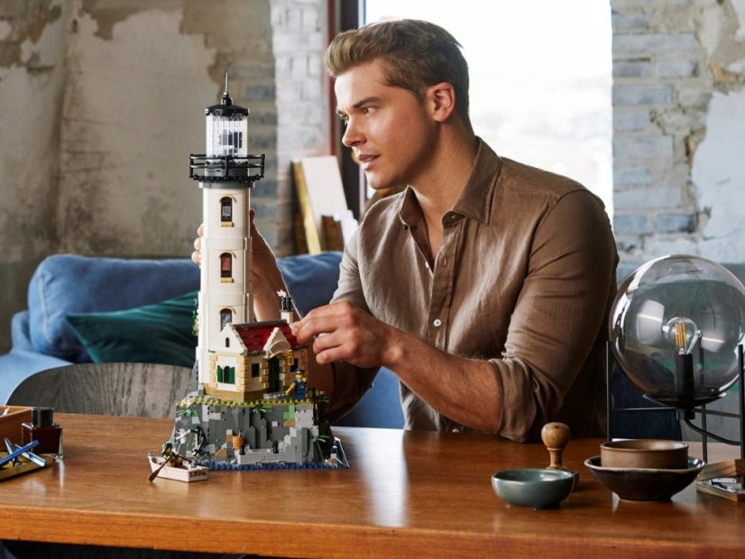 LEGO® Ideas 21335 Motorized Lighthouse