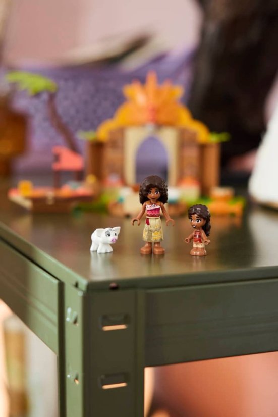 LEGO® Disney™ 43282 Vesnický dům a loďka