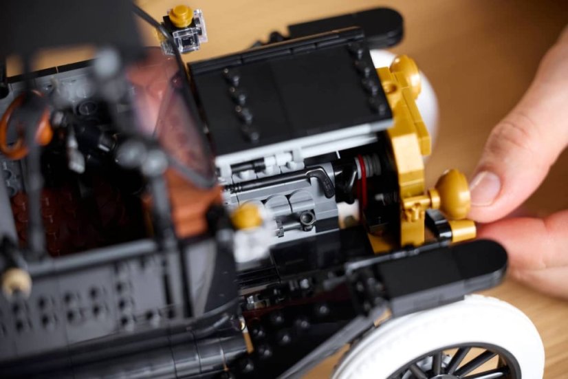 LEGO® ICONS 11376 Ford Model T