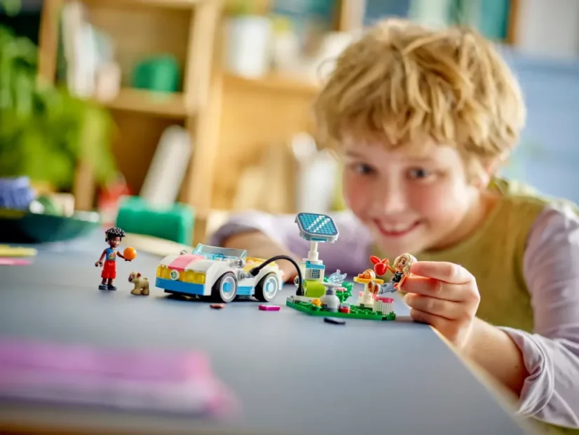 LEGO® Friends 42609 Elektromobil s nabíjačkou