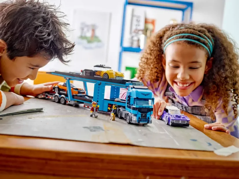 LEGO® City 60408 Kamión na prepravu áut so športiakmi