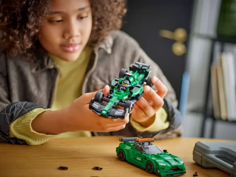 LEGO Speed Champions 76925 Aston Martin Safety Car a AMR23
