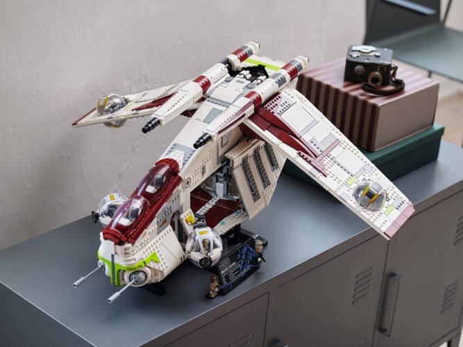 LEGO® Star Wars 75309 Bojová loď Republiky DRUHÁ KVALITA!