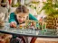LEGO® Harry Potter™ 76445 Bradavický hrad Hodina bylinkářství