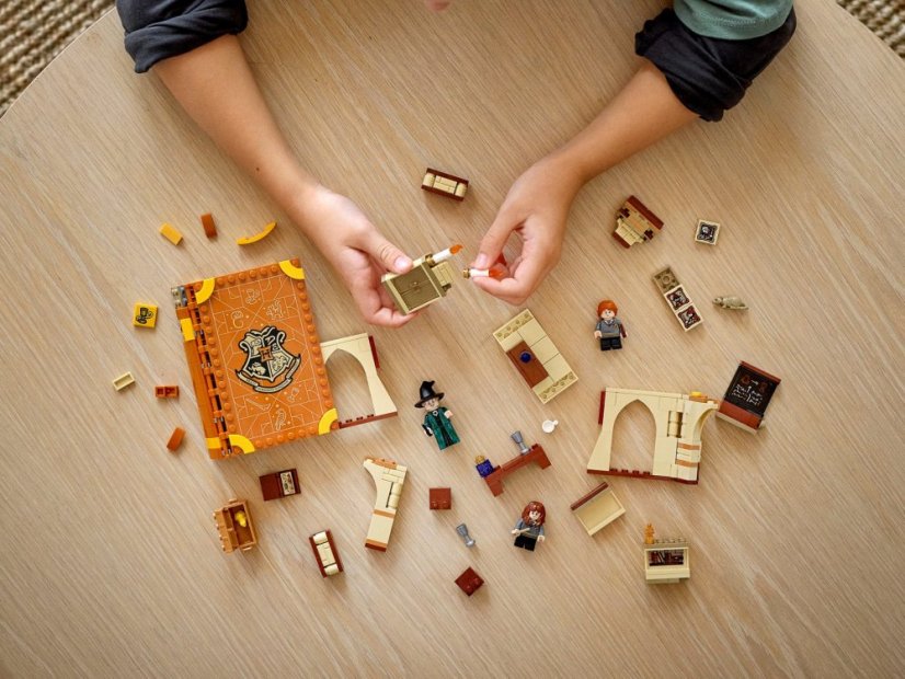 LEGO® Harry Potter 76382 Kouzelné momenty z Bradavic: Hodina přeměňování