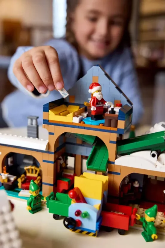 LEGO® Icons™10339 Santova pošta