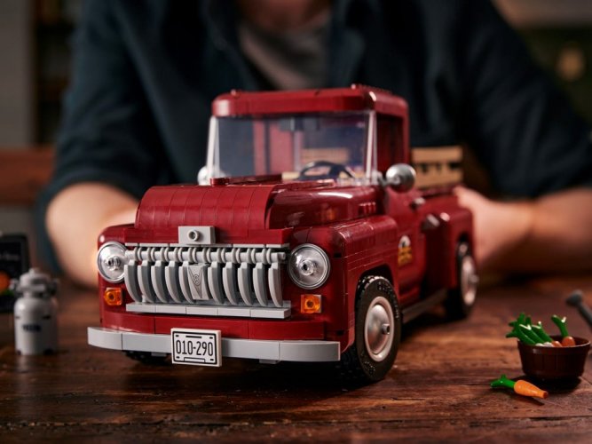 LEGO® Creator Expert 10290 Pickup Truck
