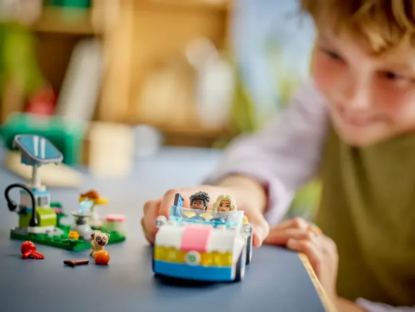 LEGO® Friends 42609 Elektromobil s nabíjačkou