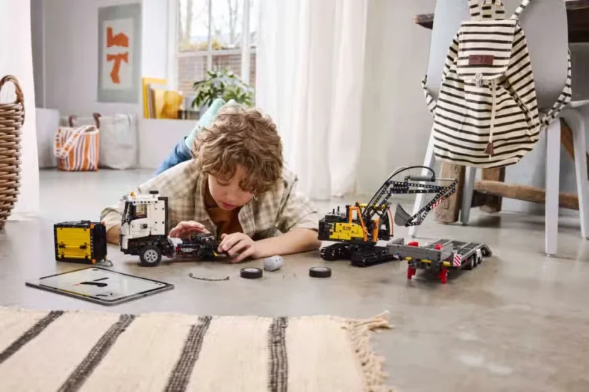 LEGO® Technic 42175 Volvo FMX Truck & EC230 Electric Excavator
