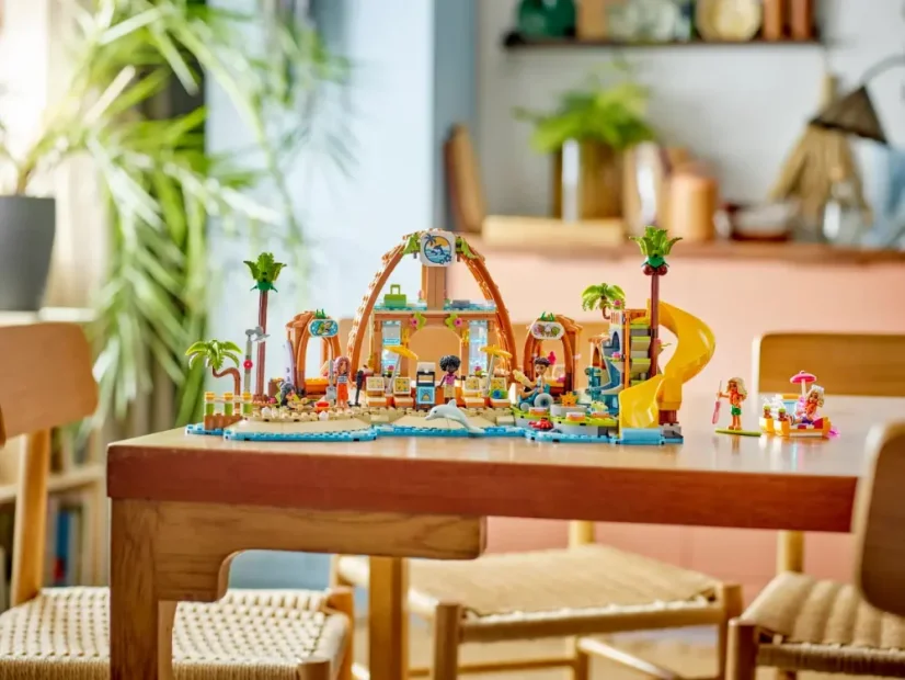 LEGO® Friends 42673 Rodinná dovolená u pláže
