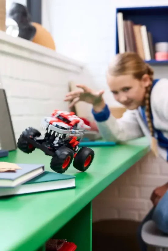 LEGO® Technic 42200 Monster Jam™ ThunderROARus™ s natahovacím motorem