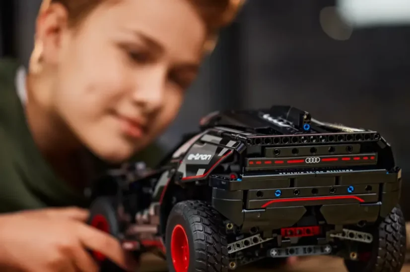 LEGO® Technic 42160 Audi RS Q e-tron DRUHÁ JAKOST!
