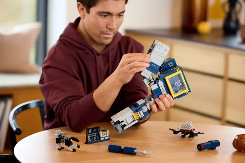 LEGO® Icons™ 10358 Transformers: Soundwave