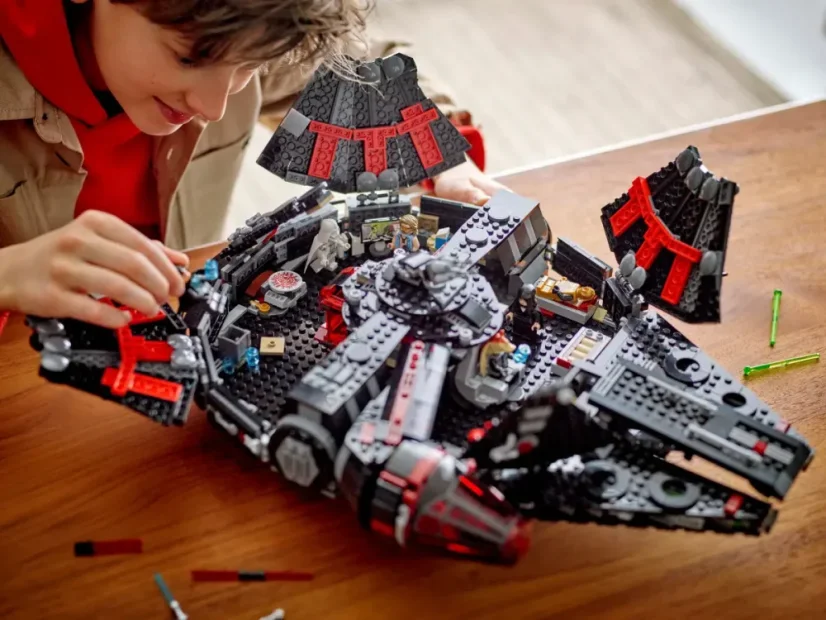 LEGO® Star Wars™ 75389 Temný Falcon