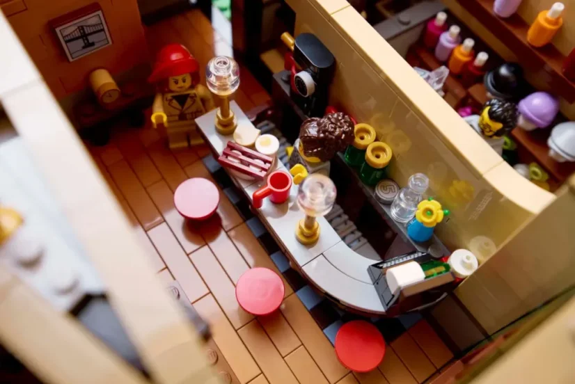 LEGO® Icons 10350 Dům na rohu v tudorovském stylu