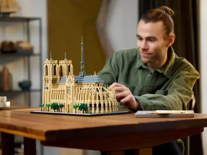 LEGO Architecture 21061 Notre Dame v Paříži