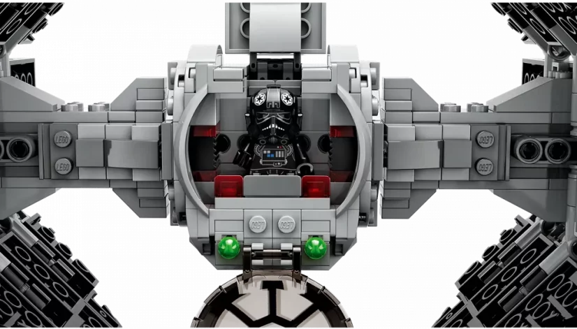 LEGO® Star Wars™ 75348 Mandaloriański myśliwiec Fang Fighter kontra TIE Interceptor™