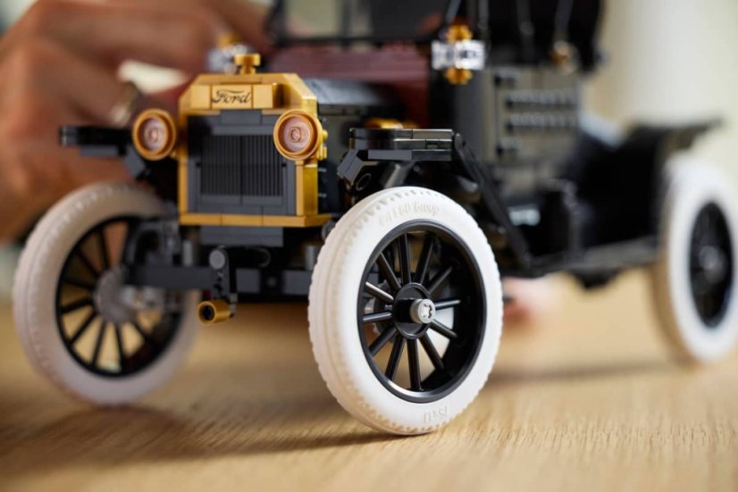 LEGO® ICONS 11376 Ford Model T