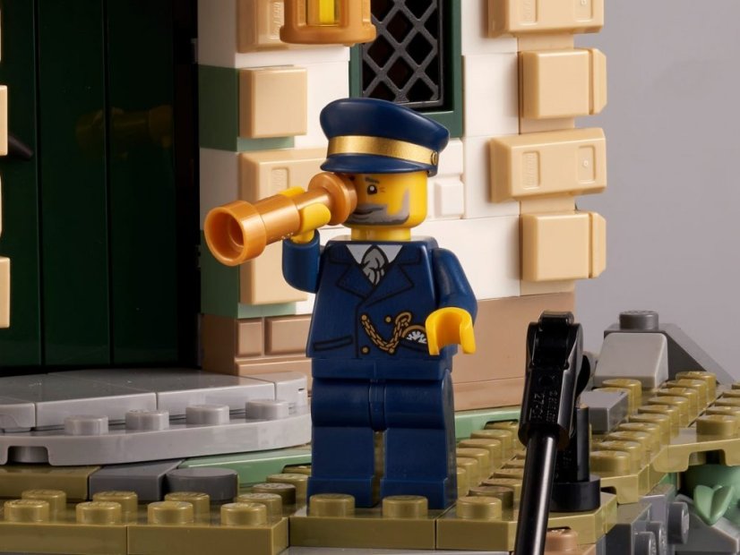 LEGO® Ideas 21335 Motorized Lighthouse