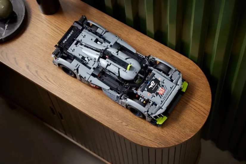 LEGO® Technic 42156 PEUGEOT 9X8 24H Le Mans Hybrid Hypercar