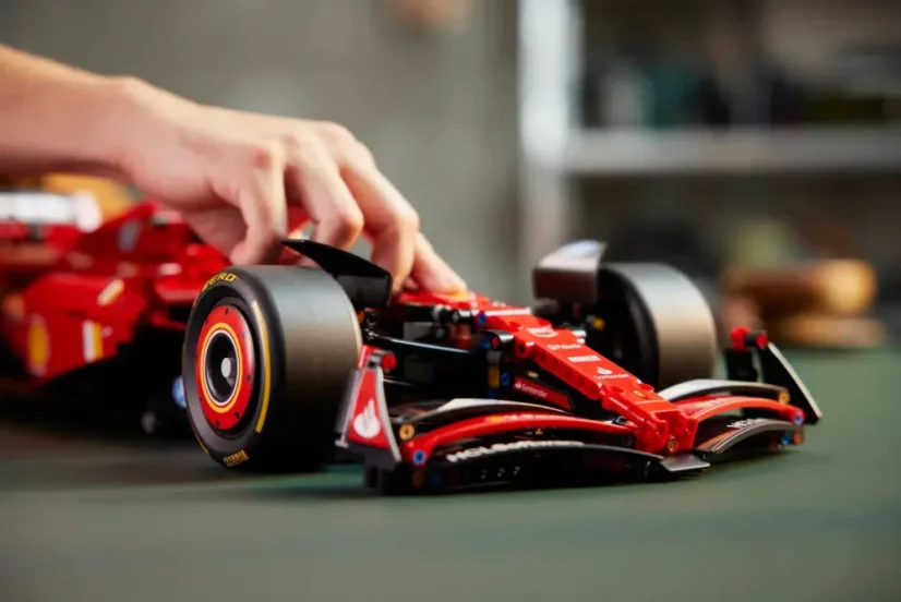 LEGO® Technic 42207 Auto Ferrari SF-24 F1