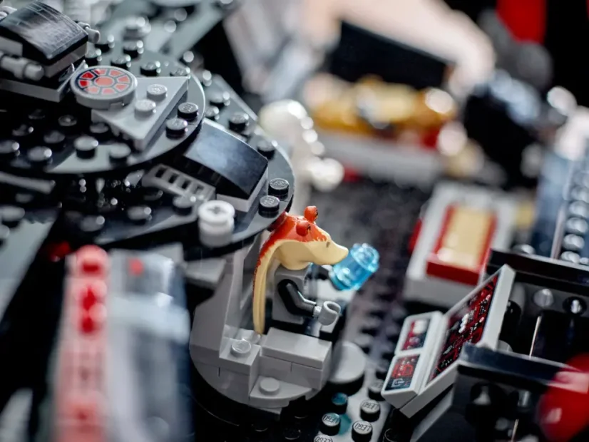LEGO® Star Wars™ 75389 Temný Falcon