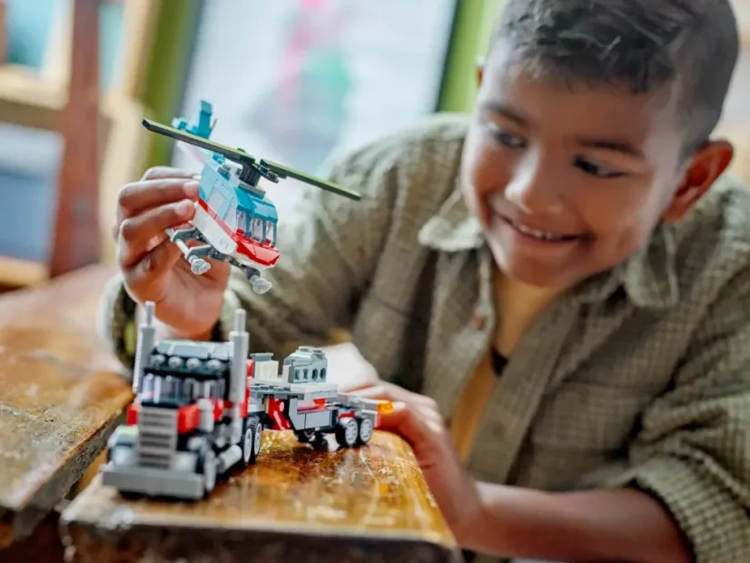 LEGO® Creator 31146 Náklaďák s plošinou a vrtulníkem