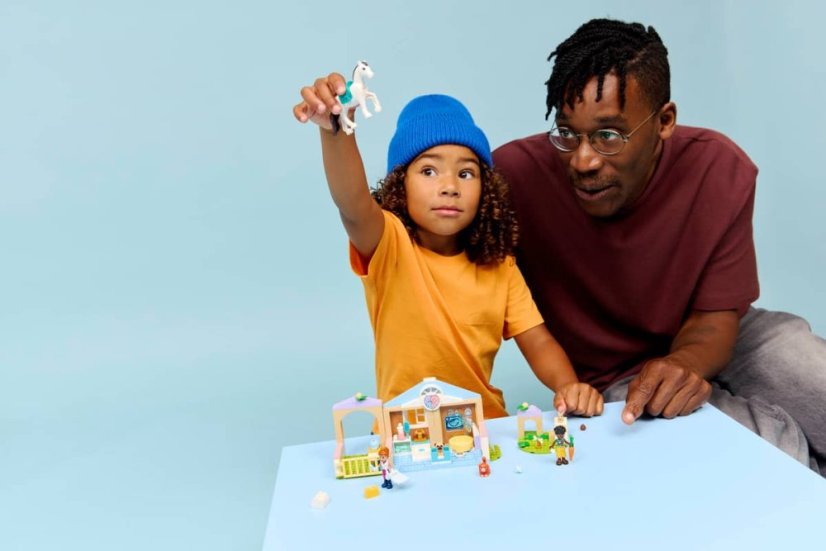 LEGO® Friends 42696 Veterinární klinika se zvířátky