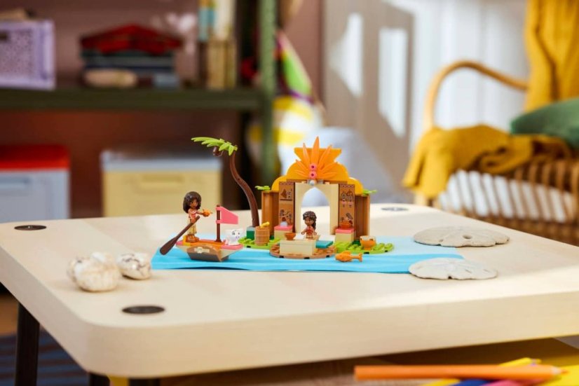 LEGO® Disney™ 43282 Vesnický dům a loďka