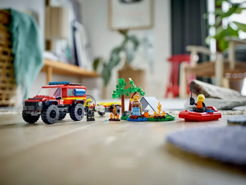 LEGO® City 60412 Terenowy wóz strażacki z łodzią ratunkową