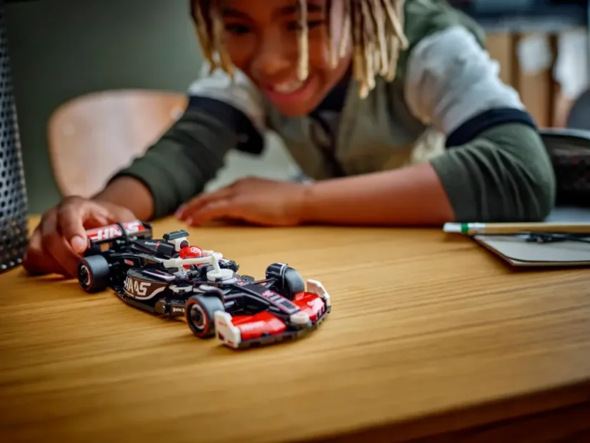 LEGO® Speed Champions 77250 Závodní auto MoneyGram Haas F1 Team VF-24