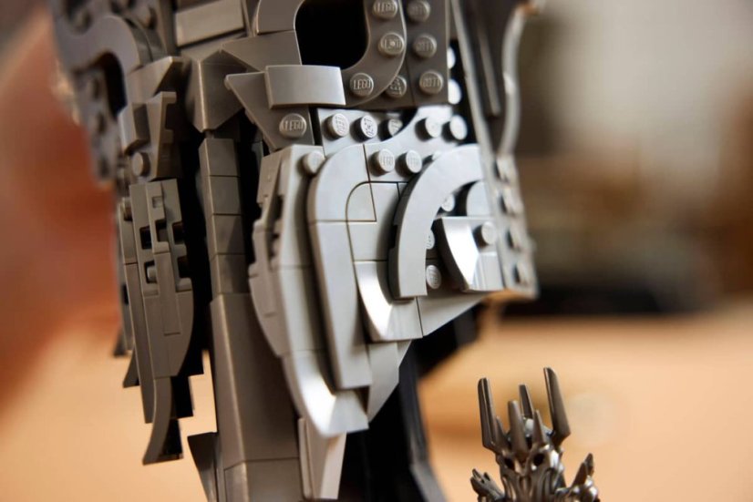 LEGO® Icons 11373 The Lord of the Rings: Sauron's Helmet