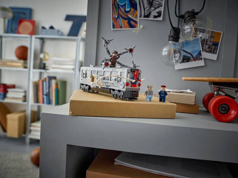 LEGO® Marvel 76321 Spider-Man vs. Doc Ock Subway Train Scene