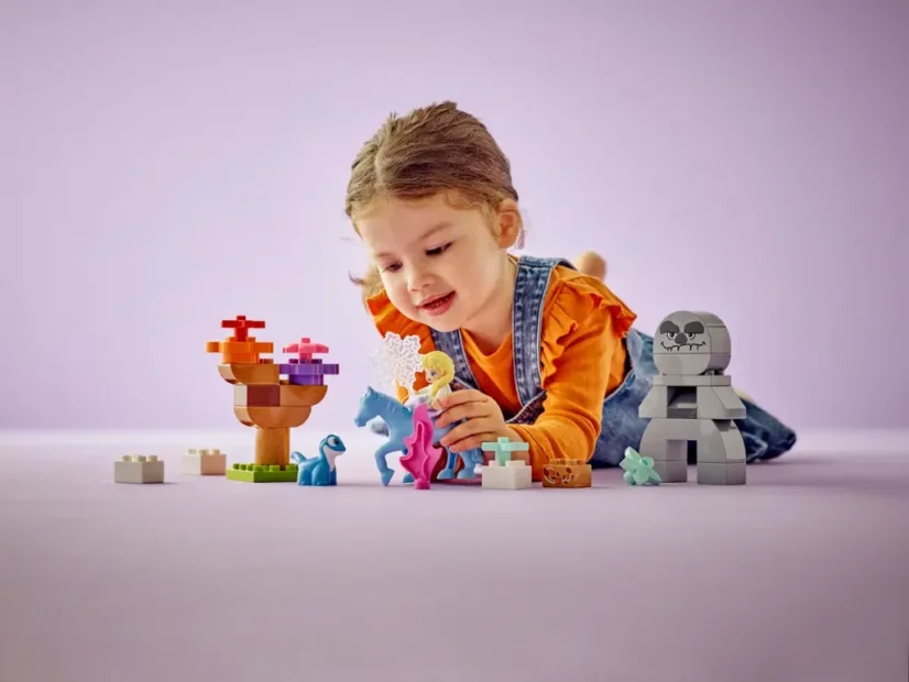 LEGO® DUPLO 10418 Elsa a Bruni v začarovaném lese